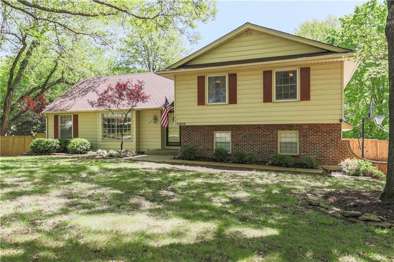 11609 Minor Dr, Kansas City, MO 64114
