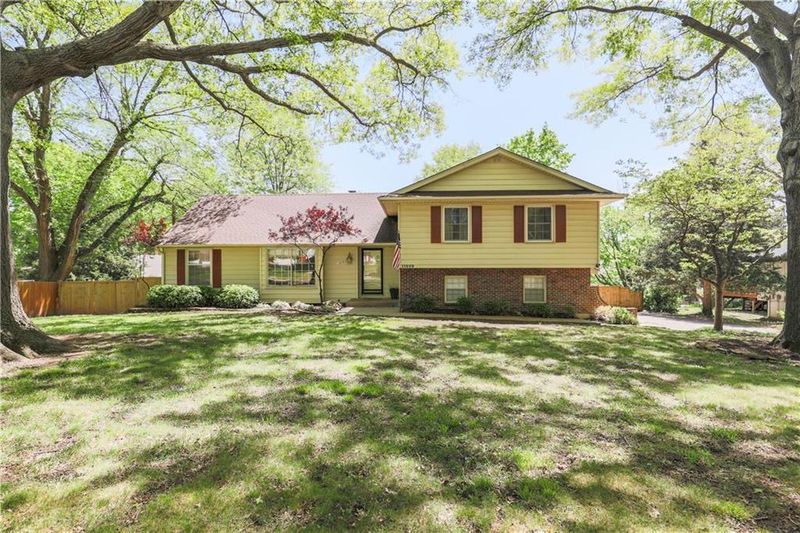 11609 Minor Dr, Kansas City, MO 64114