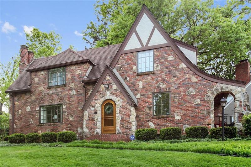 6700 Linden Rd, Kansas City, MO 64113