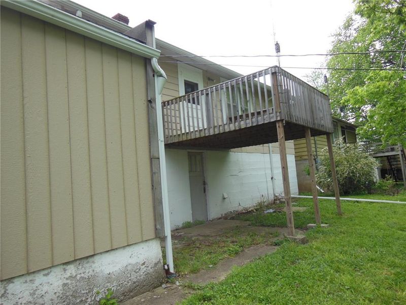 9320 E 15th St, Independence, MO 64052