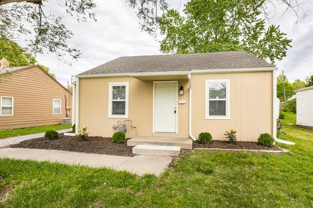 712 S Cherry St, Olathe, KS 66061