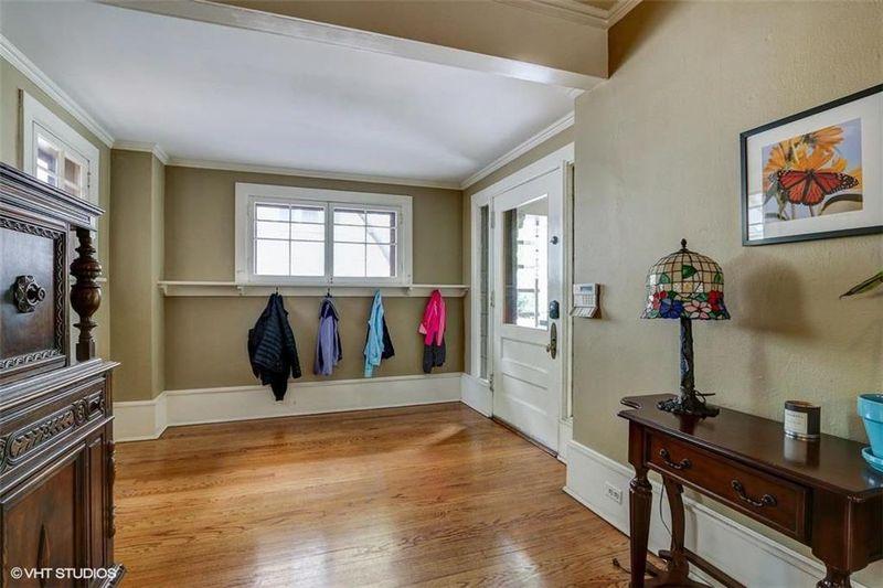 412 E 36th St, Kansas City, MO 64109