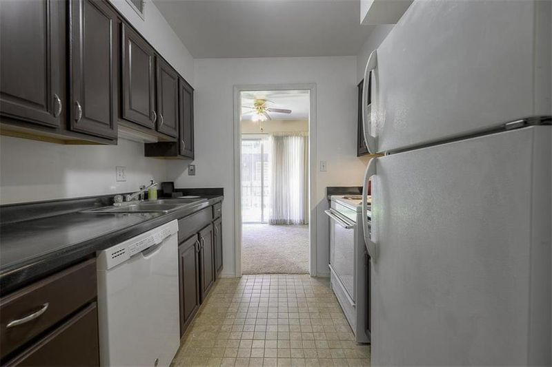 5017 Walnut St #D, Kansas City, MO 64112