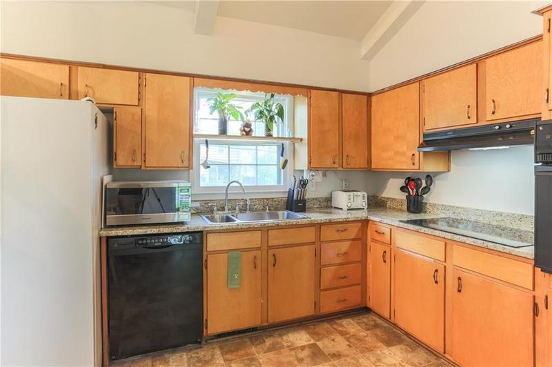 9320 Hardy Dr, Overland Park, KS 66212