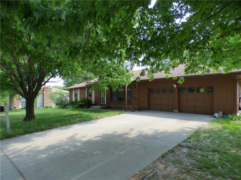 120 Ridgeway Dr, Excelsior Springs, MO 64024
