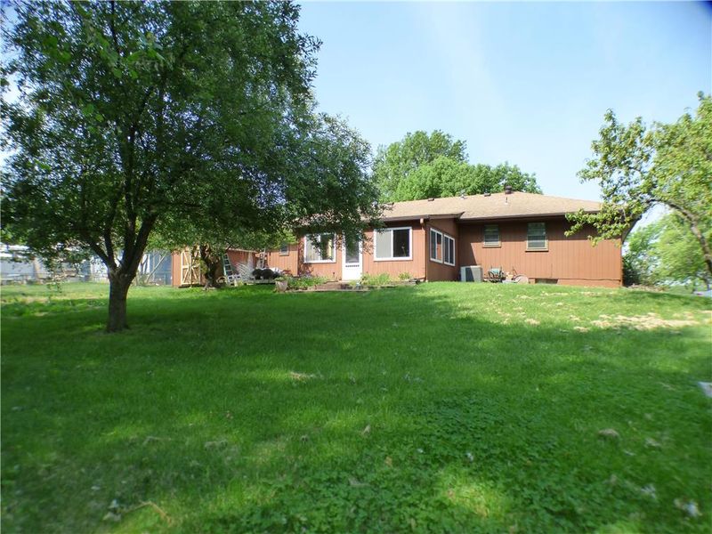 120 Ridgeway Dr, Excelsior Springs, MO 64024
