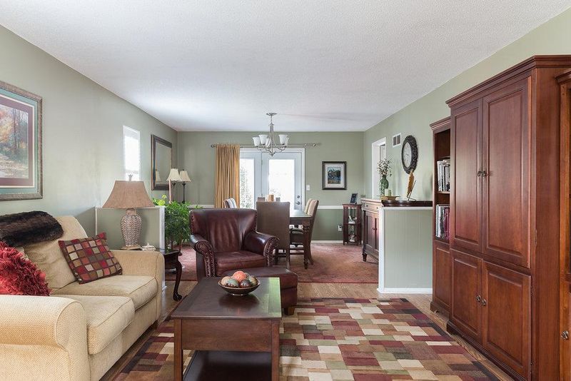 9623 Perry Ln, Overland Park, KS 66212