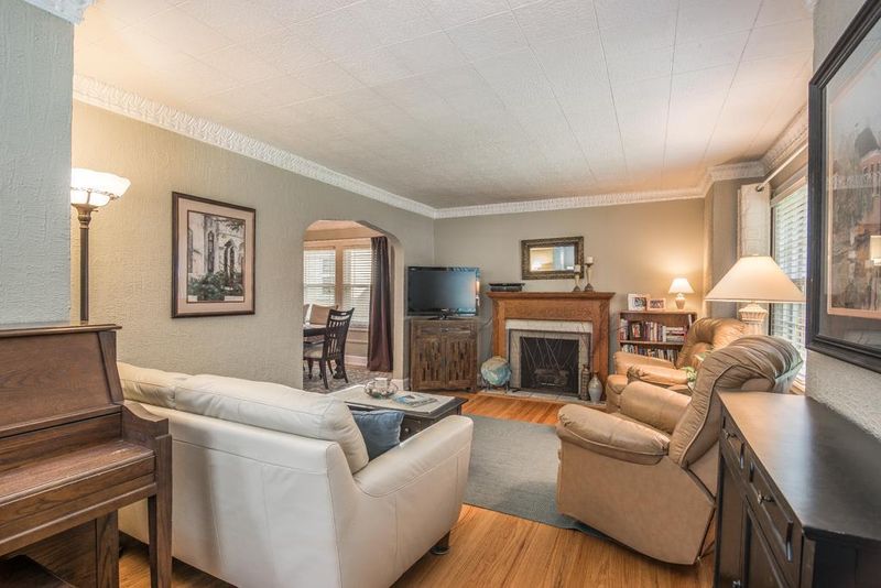 421 E 62nd St, Kansas City, MO 64110