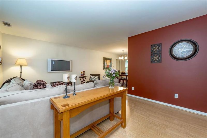 5510 W 100th Ter, Overland Park, KS 66207