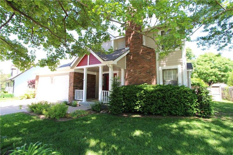 3100 W 27th Ter, Lawrence, KS 66047