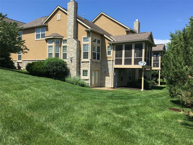 9855 Nieman Pl, Overland Park, KS 66214