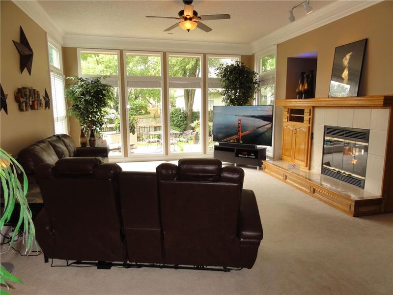 15737 W Locust St, Olathe, KS 66062