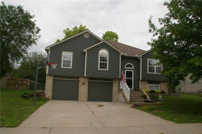 2909 Fenwick Rd, Lawrence, KS 66046