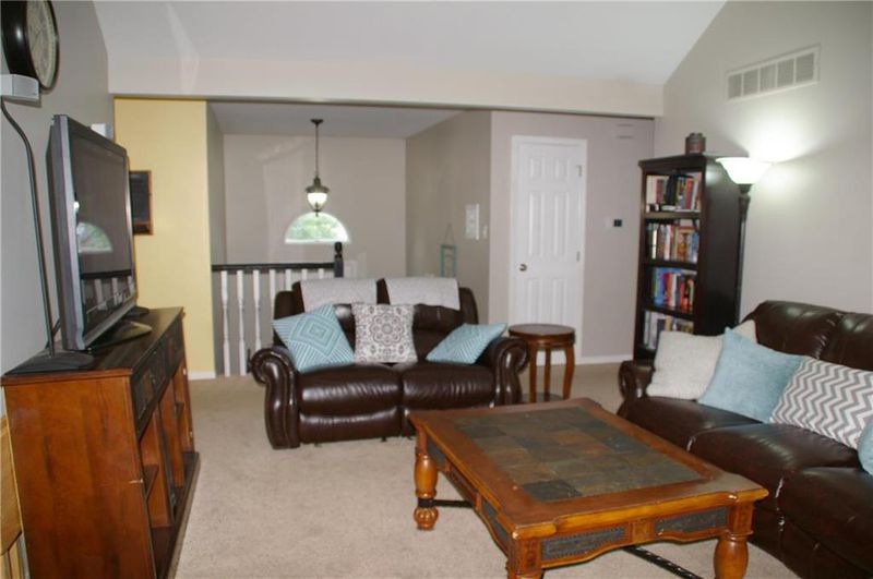 2909 Fenwick Rd, Lawrence, KS 66046