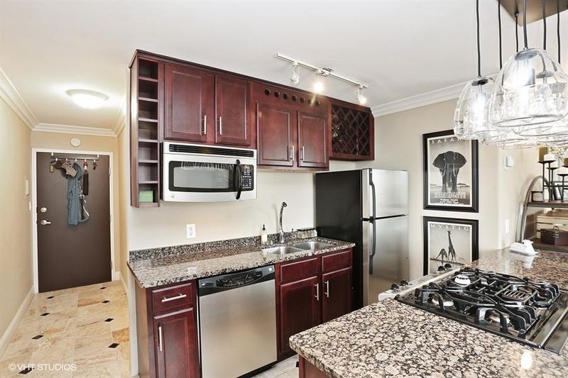 700 E 8th St #9F, Kansas City, MO 64106