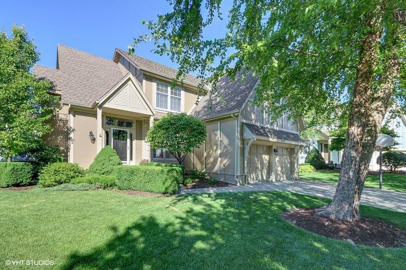 11608 Barton St, Overland Park, KS 66210