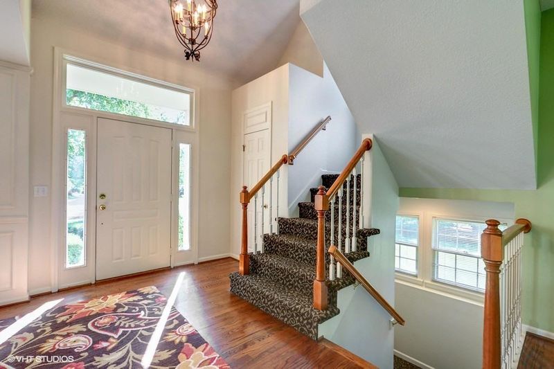 11608 Barton St, Overland Park, KS 66210