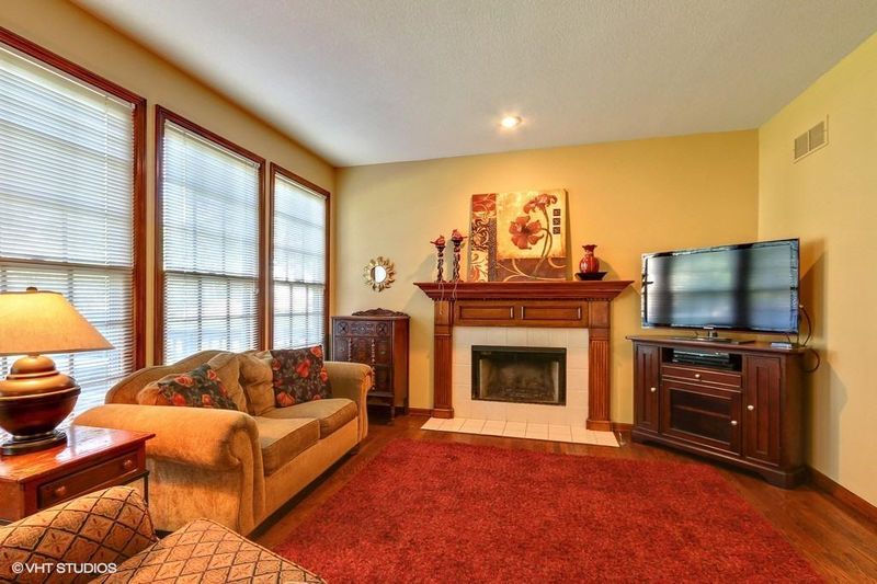 11608 Barton St, Overland Park, KS 66210
