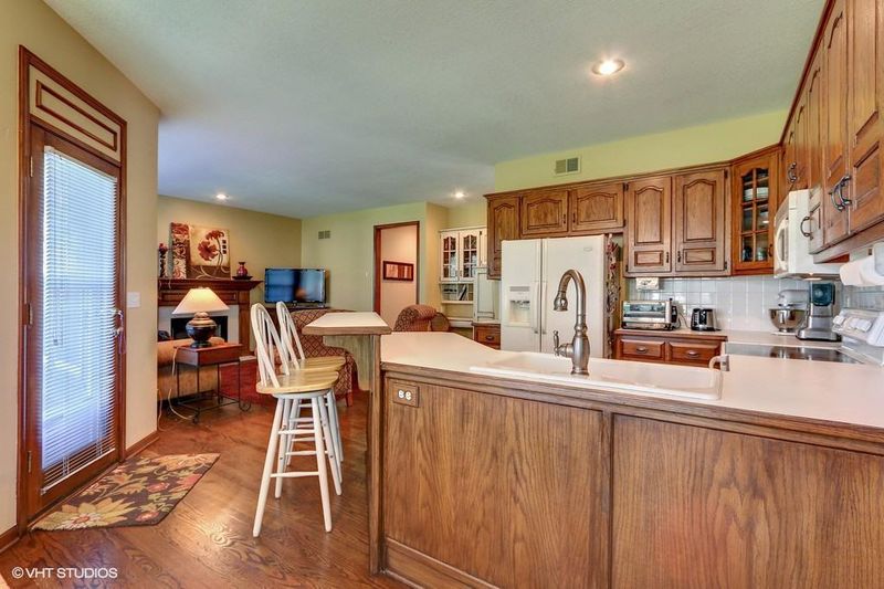 11608 Barton St, Overland Park, KS 66210