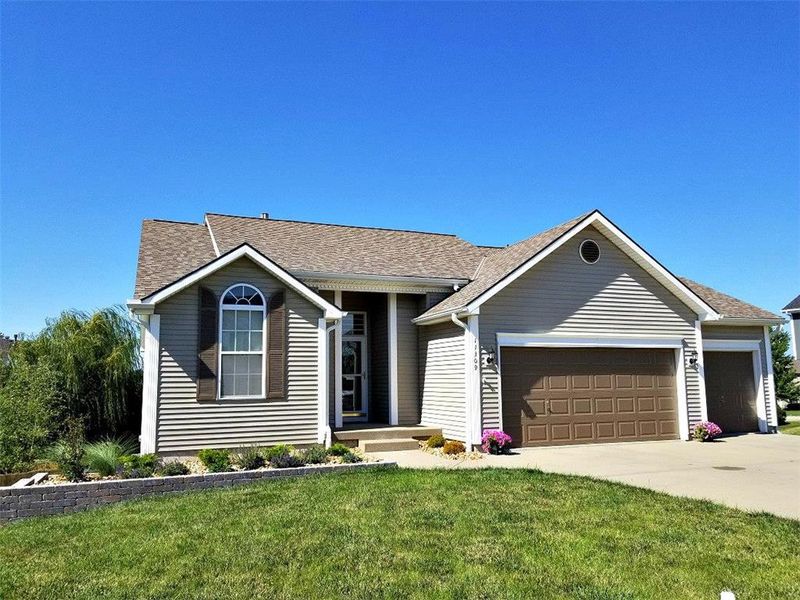 11309 N Summit St, Kansas City, MO 64155