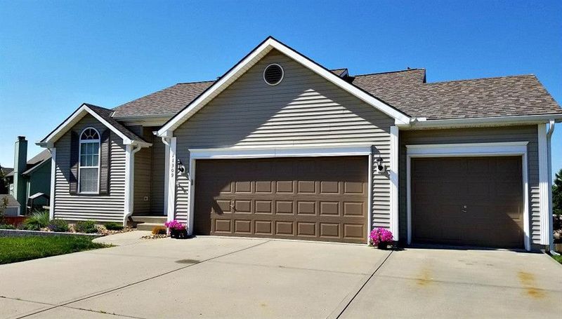 11309 N Summit St, Kansas City, MO 64155