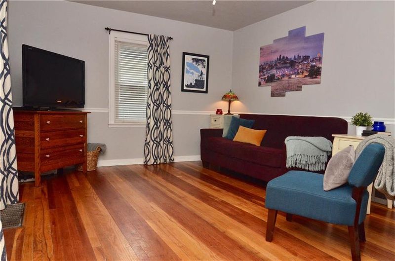 8007 Main St, Kansas City, MO 64114