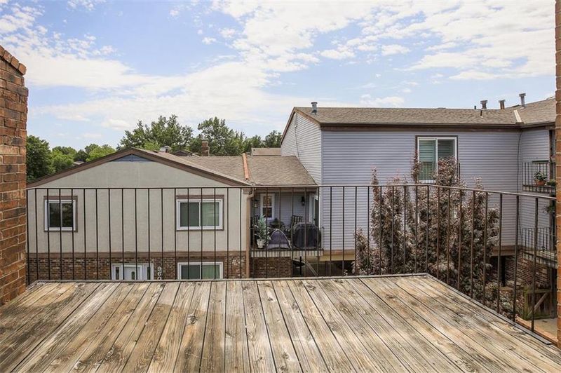 10100 W 96th St #E, Overland Park, KS 66212