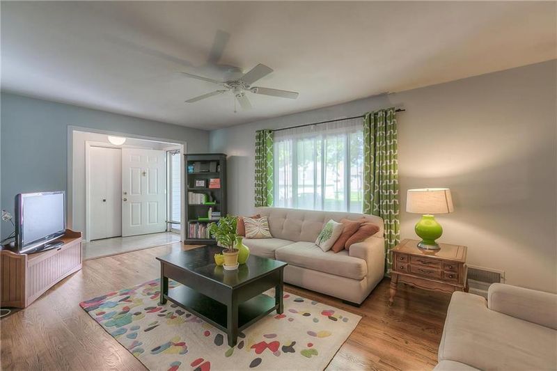 9615 W 96th St, Overland Park, KS 66212