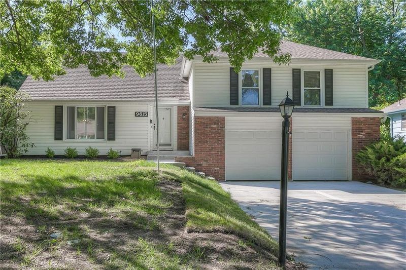9615 W 96th St, Overland Park, KS 66212