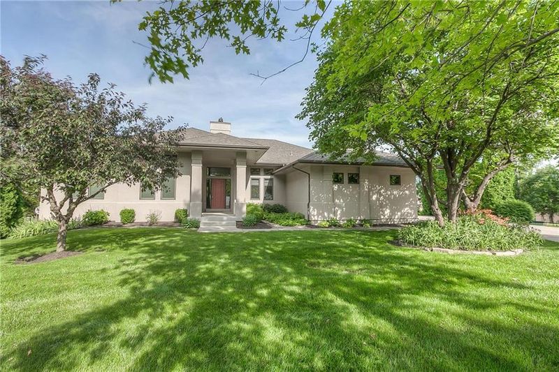 15732 Howe St, Overland Park, KS 66224