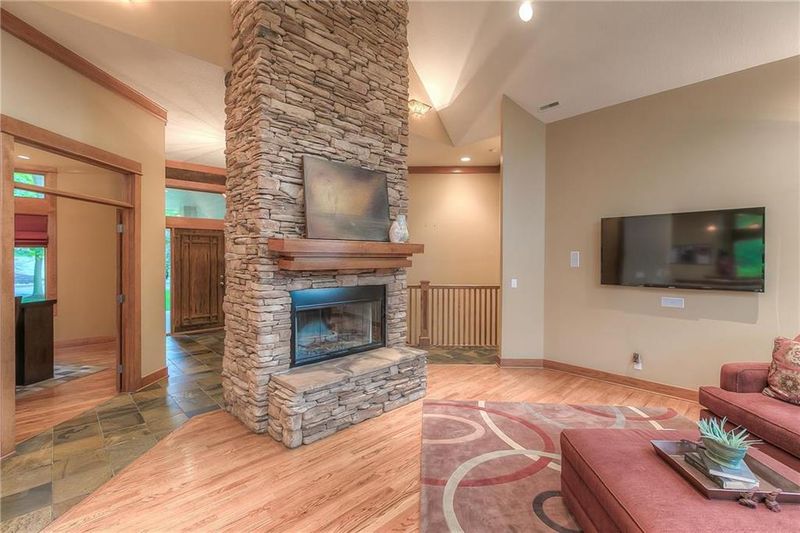15732 Howe St, Overland Park, KS 66224