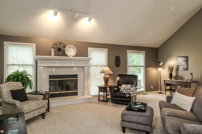 11449 W 114th Ter, Overland Park, KS 66210