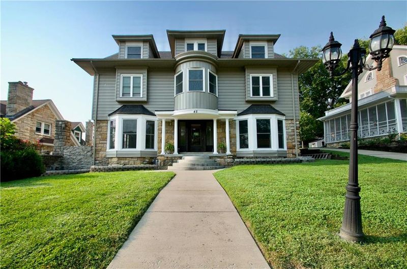 45 E 55 St, Kansas City, MO 64113