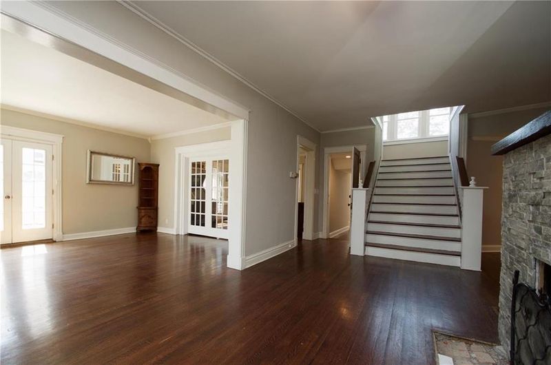 45 E 55 St, Kansas City, MO 64113