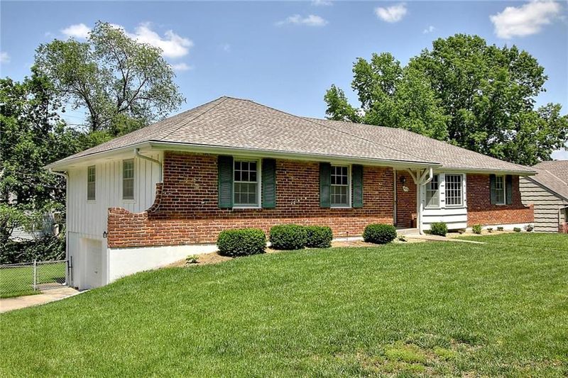 400 E 117th Ter, Kansas City, MO 64131