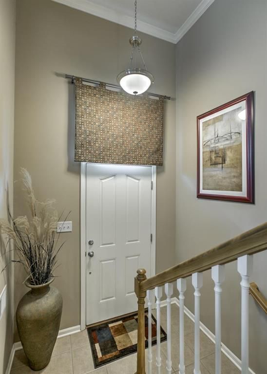 15836 Robinson St, Overland Park, KS 66223