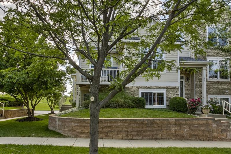 15836 Robinson St, Overland Park, KS 66223