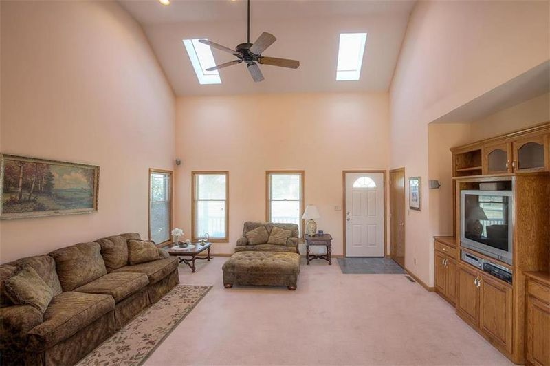 1817 NE Stirling Dr, Butler, MO 64730