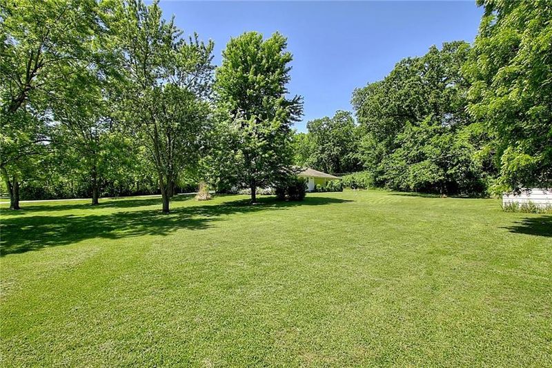 9320 E 105th St, Kansas City, MO 64134