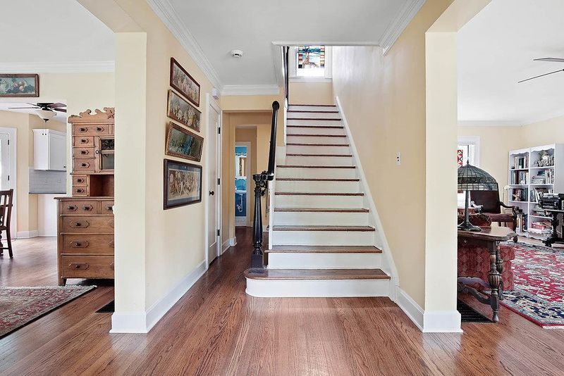 6931 Edgevale Rd, Kansas City, MO 64113