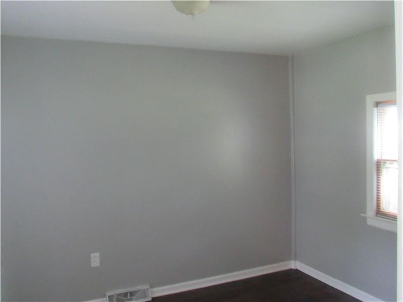320 E Sweeney Blvd, Kansas City, MO 64114