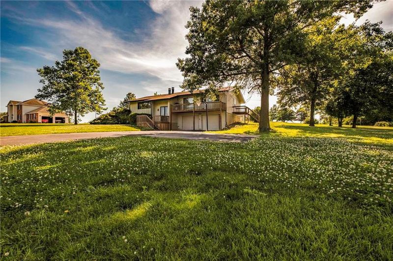 4 Bodock Rd, Emporia, KS 66801