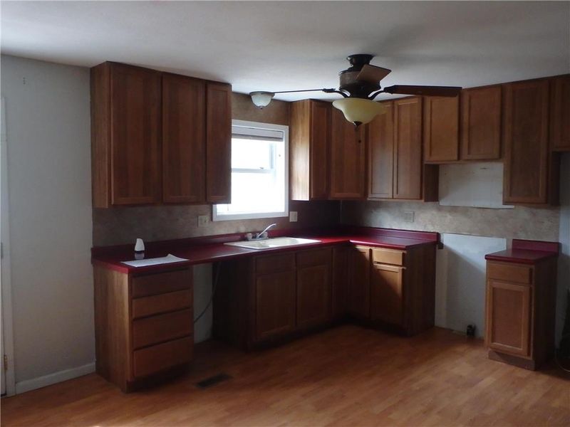 816 N Mulberry St, Marceline, MO 64658