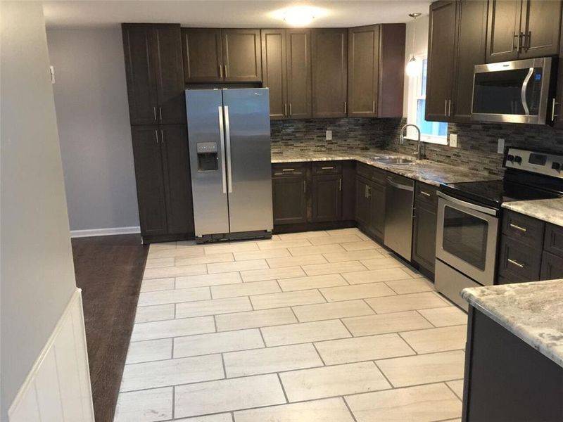 9700 Walnut St, Kansas City, MO 64114