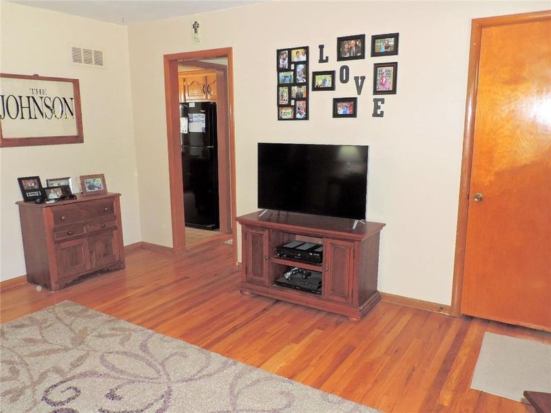 9725 Kessler St, Overland Park, KS 66212