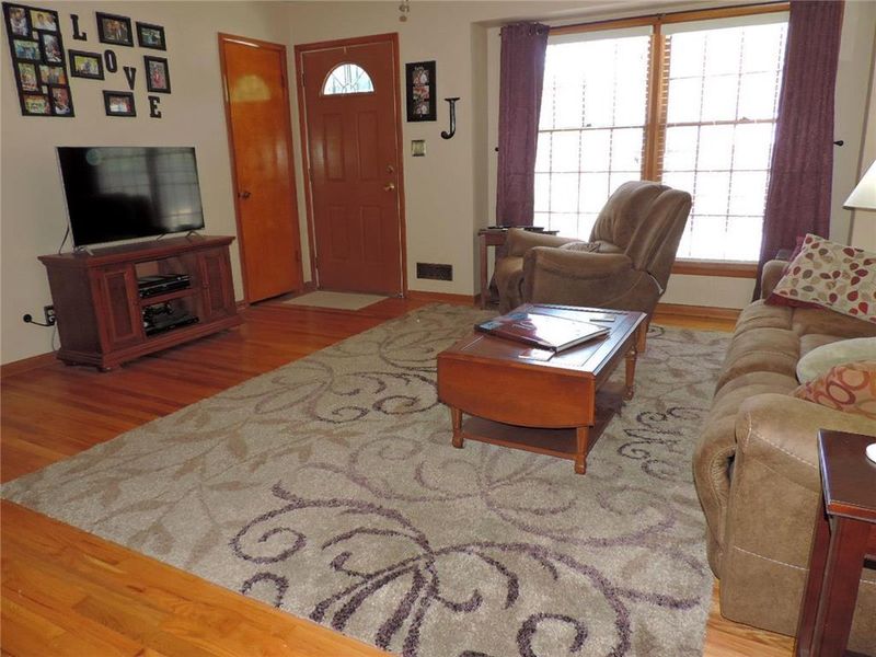 9725 Kessler St, Overland Park, KS 66212