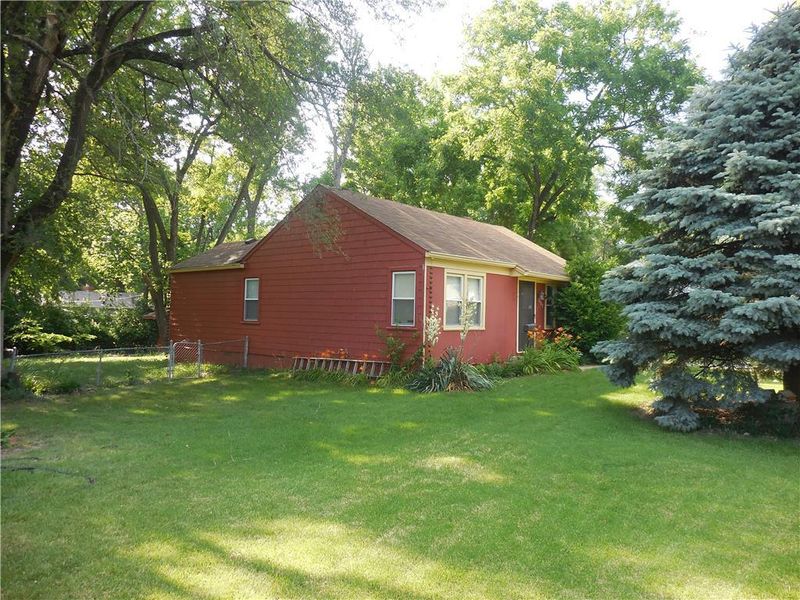 8132 Mackey St, Overland Park, KS 66204