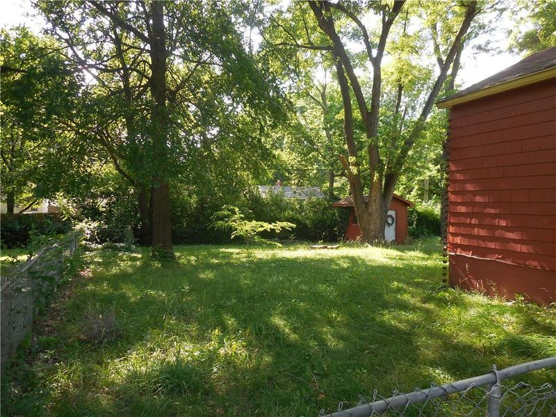 8132 Mackey St, Overland Park, KS 66204