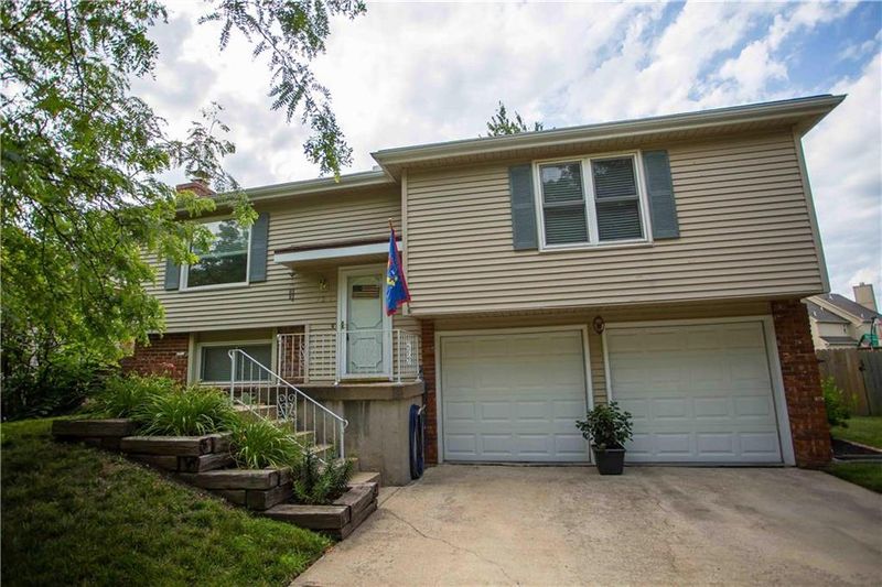 721 Colleen Dr, Gardner, KS 66030