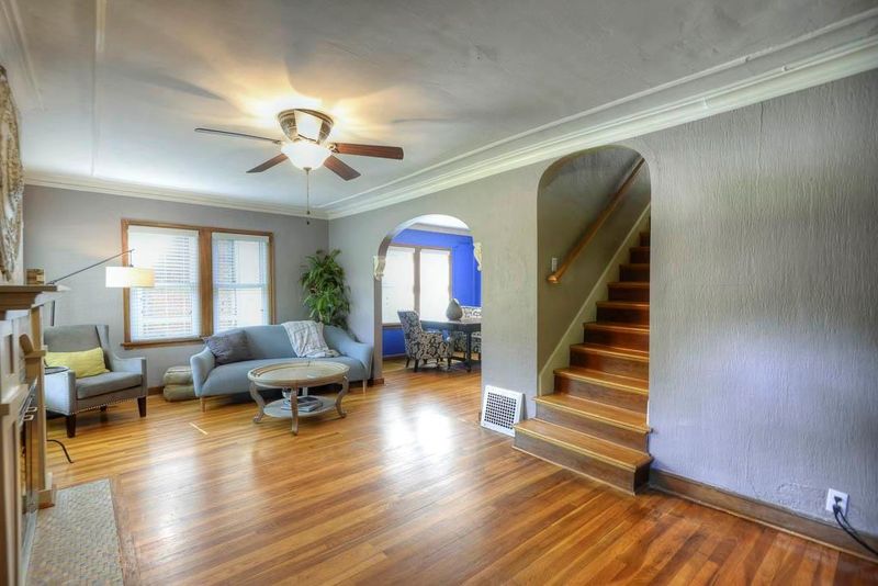 416 E 75th St, Kansas City, MO 64131